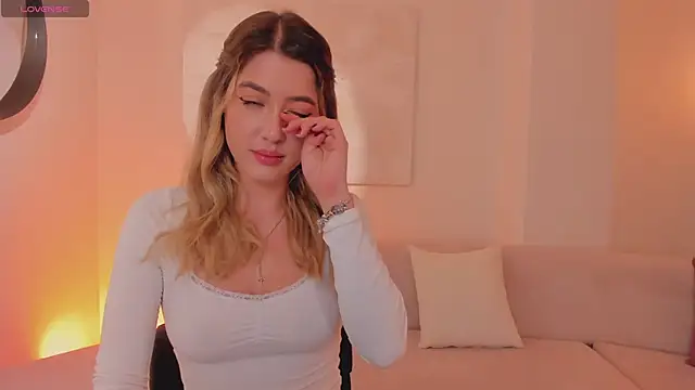 EveBensonX online show from March 14, 12:40 pm