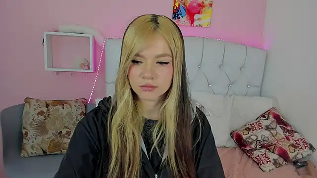 18candys online show from May 27, 12:57 pm