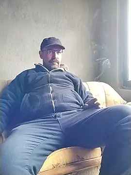 Snapshot of masculine_bear_daddy chatting on December 4, 8:45 am masculine bear daddy online show from December 4, 8:45 am