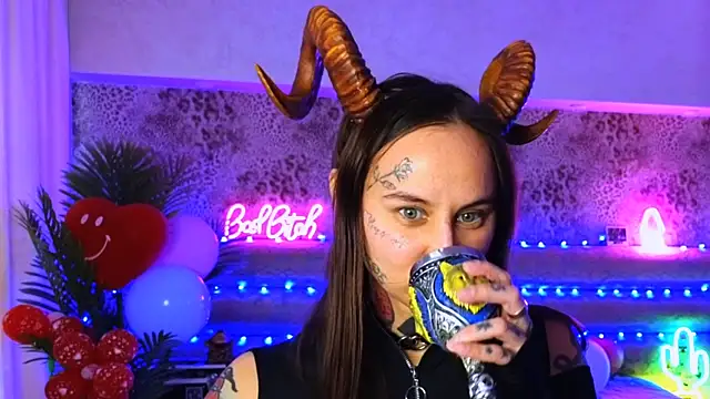 Cool Freak  online show from February 21, 11:11 am