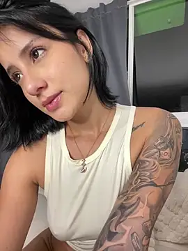 Snapshot of Ale_Lewis chatting on January 3, 11:33 pm Ale Lewis online show from January 3, 11:33 pm