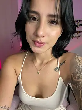 Snapshot of Ale_Lewis chatting on January 22, 11:53 pm Ale Lewis online show from January 22, 11:53 pm