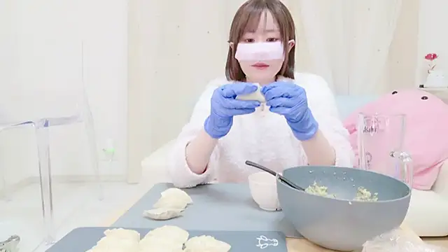 Yuu  k online show from December 22, 1:00 pm