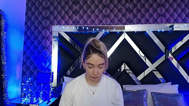 victoriaa lee  online show from January 8, 6:54 pm