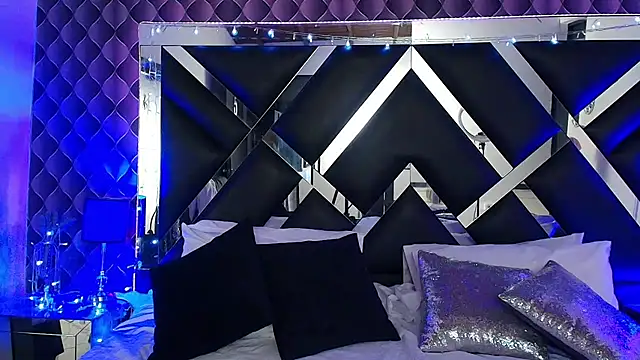 victoriaa lee  online show from January 13, 8:03 pm