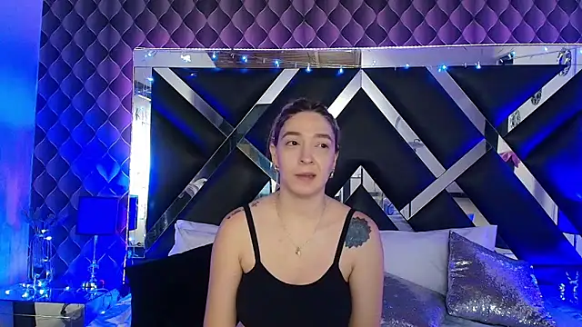 victoriaa lee  online show from April 13, 7:52 pm