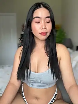 Snapshot of JazzieXo chatting on December 5, 8:55 pm JazzieXo online show from December 5, 8:55 pm