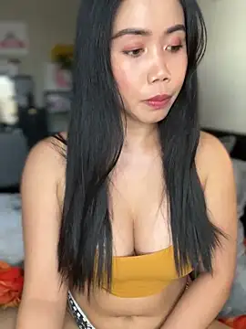 Snapshot of JazzieXo chatting on December 19, 10:32 pm JazzieXo online show from December 19, 10:32 pm