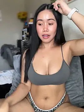 Snapshot of JazzieXo chatting on February 17, 10:25 pm JazzieXo online show from February 17, 10:25 pm