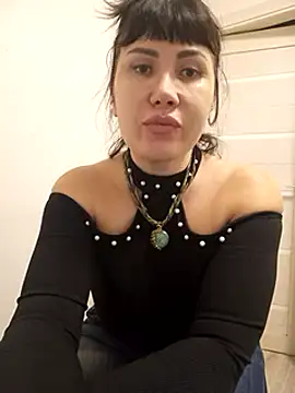 Snapshot of ROXOLANAA_SEXY chatting on March 8, 7:20 pm ROXOLANAA SEXY online show from March 8, 7:20 pm