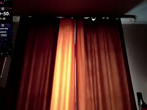 Snapshot of ROXOLANAA_SEXY chatting on March 17, 8:18 am ROXOLANAA SEXY online show from March 17, 8:18 am