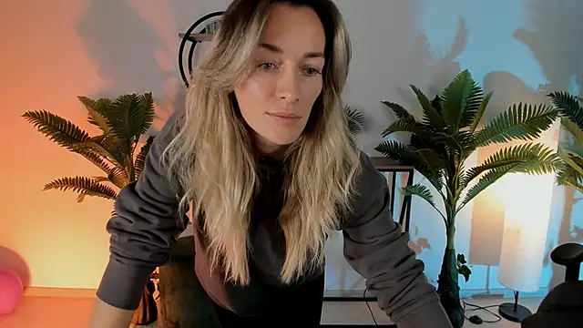 Snapshot of RebeccaMartinez chatting on December 13, 12:28 pm RebeccaMartinez online show from December 13, 12:28 pm