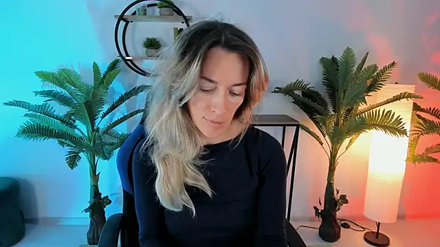 Snapshot of RebeccaMartinez chatting on December 27, 5:09 am RebeccaMartinez online show from December 27, 5:09 am