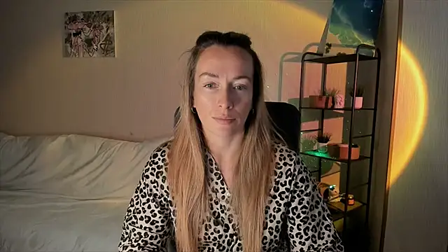 Snapshot of RebeccaMartinez chatting on September 27, 7:24 am RebeccaMartinez online show from September 27, 7:24 am