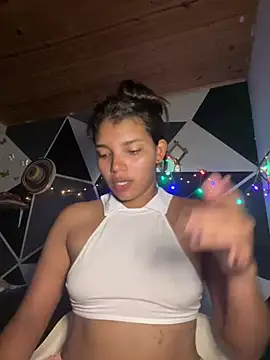 Snapshot of emilyharber chatting on May 1, 7:51 pm emilyharber online show from May 1, 7:51 pm