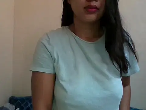 Snapshot of _smiling4u_ chatting on April 15, 2:07 am smiling4u online show from April 15, 2:07 am