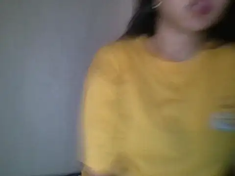 Snapshot of _smiling4u_ chatting on April 20, 1:36 pm smiling4u online show from April 20, 1:36 pm