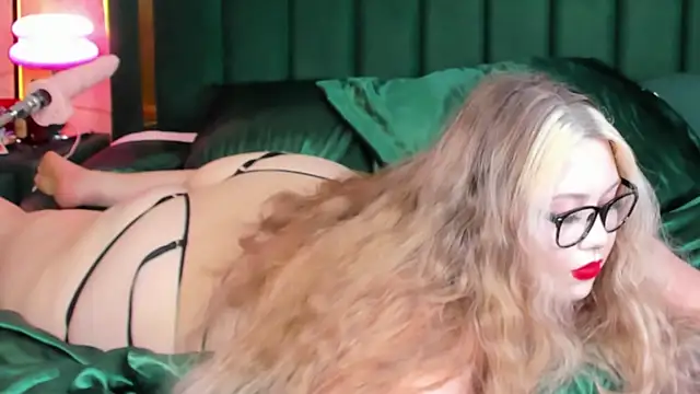 rosal1a online show from April 6, 11:27 pm