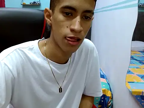 Snapshot of Angelstripboy chatting on December 4, 1:25 am Angelstripboy online show from December 4, 1:25 am