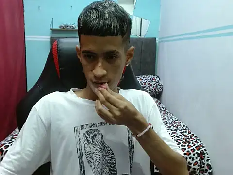 Snapshot of Angelstripboy chatting on October 8, 10:07 pm Angelstripboy online show from October 8, 10:07 pm