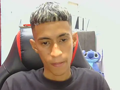 Snapshot of Angelstripboy chatting on August 2, 10:19 pm Angelstripboy online show from August 2, 10:19 pm