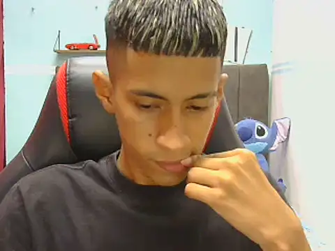 Snapshot of Angelstripboy chatting on August 6, 11:39 pm Angelstripboy online show from August 6, 11:39 pm