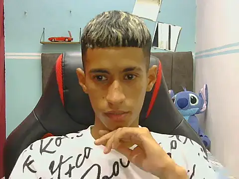 Snapshot of Angelstripboy chatting on August 8, 8:22 pm Angelstripboy online show from August 8, 8:22 pm
