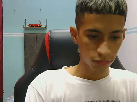 Snapshot of Angelstripboy chatting on August 9, 4:45 pm Angelstripboy online show from August 9, 4:45 pm