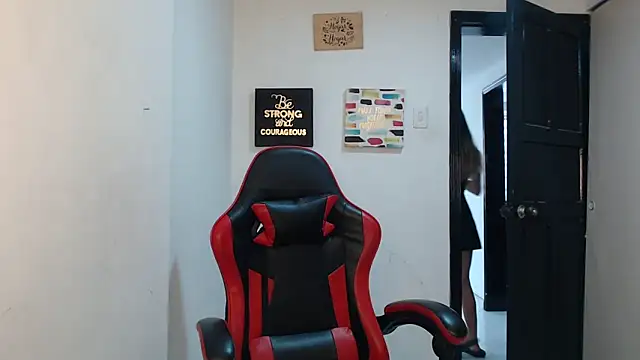 Liamiler01  online show from October 20, 12:38 pm