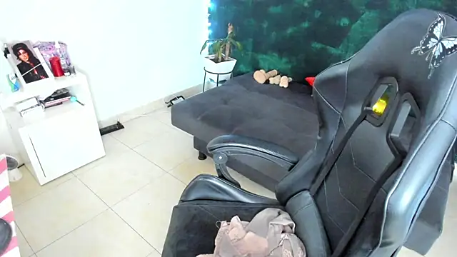 BellaFlaming online show from January 17, 10:00 am