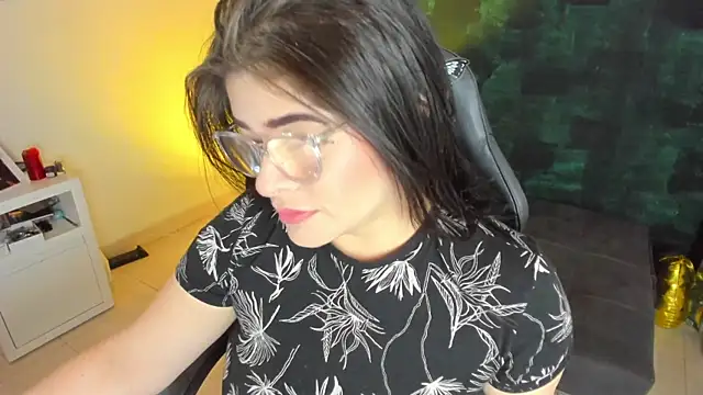 BellaFlaming online show from January 28, 11:06 am