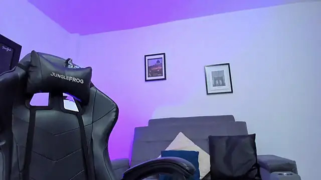 BellaFlaming online show from February 11, 4:56 pm