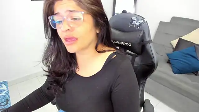 BellaFlaming online show from February 12, 10:46 am