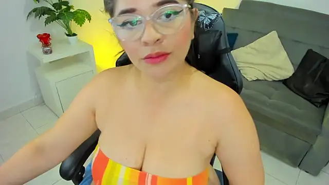 BellaFlaming online show from February 13, 2:31 pm