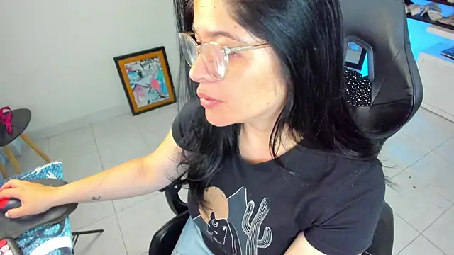 BellaFlaming online show from April 13, 10:54 am