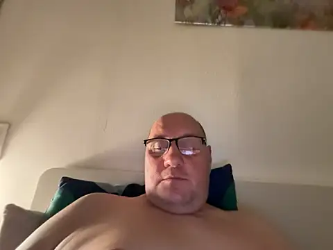 vanjbi45 online show from March 7, 8:39 pm