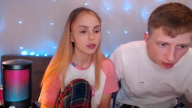 juliaanddima online show from September 15, 9:59 pm