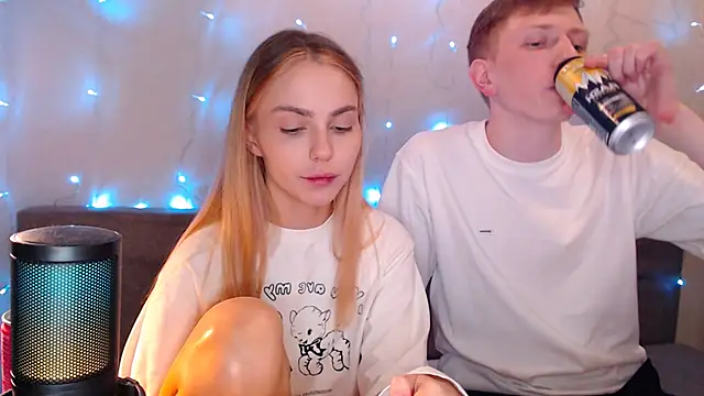 juliaanddima online show from September 21, 10:00 pm