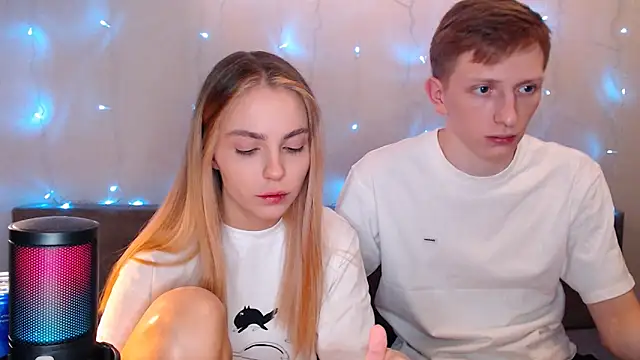 juliaanddima online show from October 3, 9:56 pm