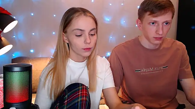 juliaanddima online show from October 13, 9:48 pm