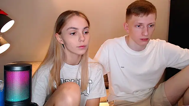 juliaanddima online show from October 22, 9:47 pm