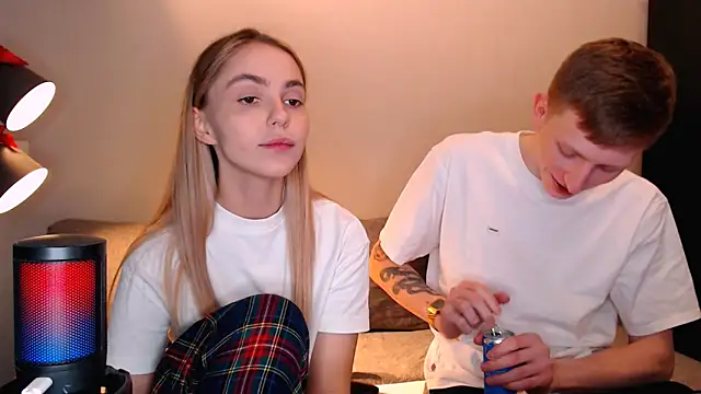 juliaanddima online show from November 15, 9:43 pm