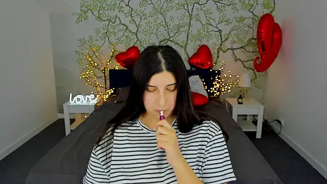 Snapshot of Linda_EX chatting on February 21, 10:50 am Linda EX online show from February 21, 10:50 am