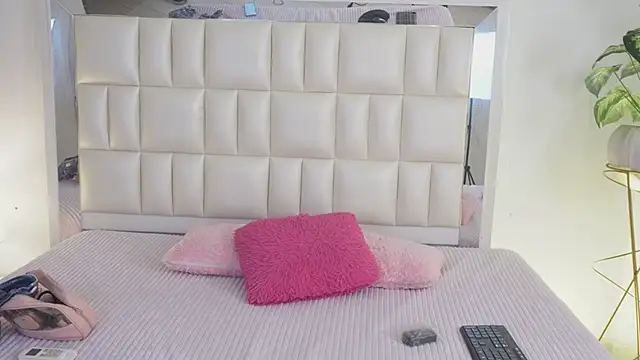 Anais aradia online show from February 11, 5:05 am