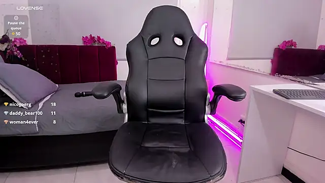 Snapshot of mia_thompsonn_ chatting on January 20, 5:37 pm mia thompsonn  online show from January 20, 5:37 pm