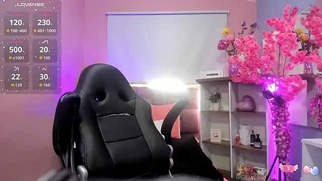 Snapshot of mia_thompsonn_ chatting on October 6, 1:52 pm mia thompsonn  online show from October 6, 1:52 pm