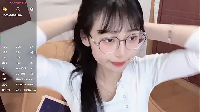 Snapshot of 4uoki chatting on April 19, 6:07 pm 4uoki online show from April 19, 6:07 pm