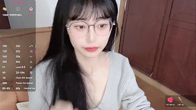 Snapshot of 4uoki chatting on May 2, 3:39 pm 4uoki online show from May 2, 3:39 pm