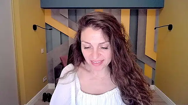 EllaLong online show from February 15, 3:50 pm