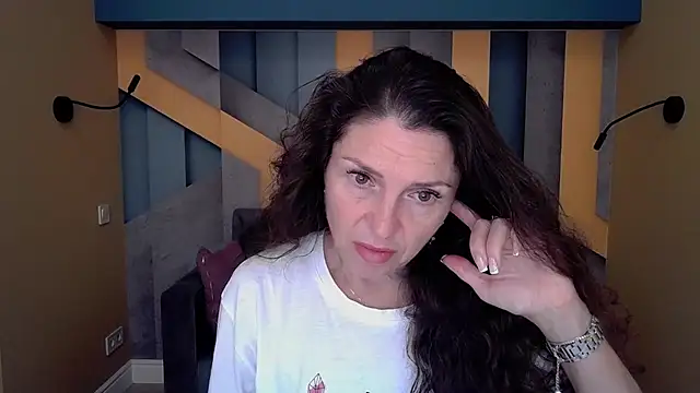 EllaLong online show from October 4, 11:30 am